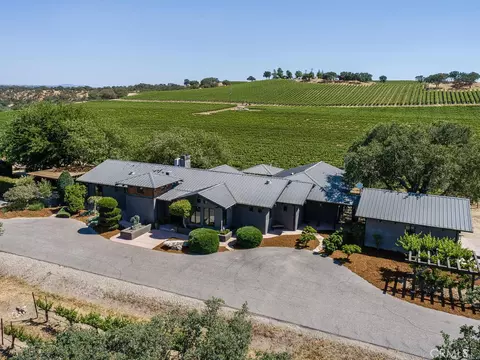 7790 Airport Rd, Paso Robles, CA 93446