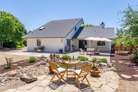 Exterior - 207 Navajo St, Paso Robles, CA 93446 photo 6 of 15
