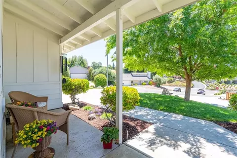 Exterior - 207 Navajo St, Paso Robles, CA 93446 photo 13 of 15