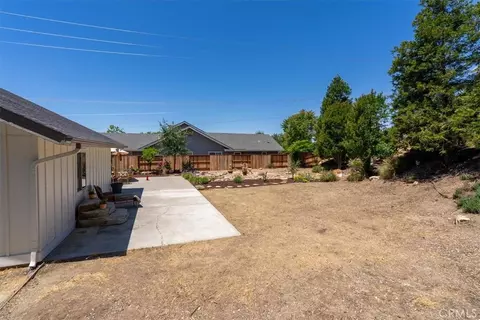 Exterior - 207 Navajo St, Paso Robles, CA 93446 photo 9 of 15