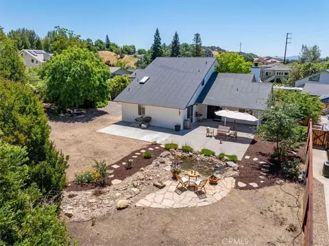 Exterior - 207 Navajo St, Paso Robles, CA 93446 photo 12 of 15
