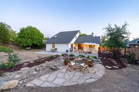 Exterior - 207 Navajo St, Paso Robles, CA 93446 photo 2 of 15