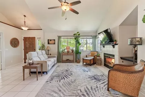 Living - 207 Navajo St, Paso Robles, CA 93446 photo 4 of 5