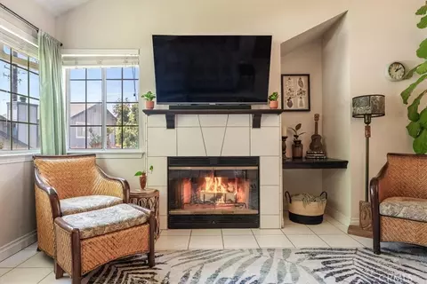 Living - 207 Navajo St, Paso Robles, CA 93446 photo 2 of 5