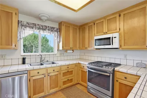 Kitchen - 1850 Doris Ave, Los Osos, CA 93402 photo 2 of 3