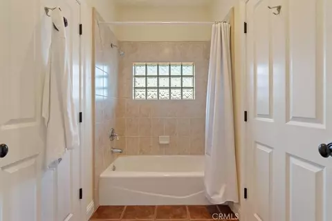 Bath - 4960 Glenhill Ln, Paso Robles, CA 93446 photo 2 of 2