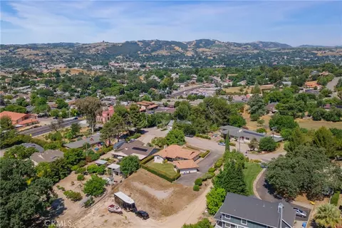 View/Area - 726 N Trigo Ln, Paso Robles, CA 93446 photo 2 of 6