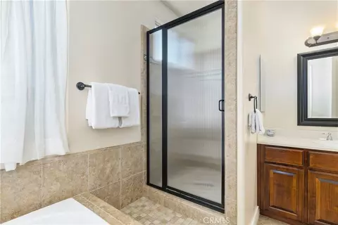 Bath - 669 Red Cloud Rd, Paso Robles, CA 93446 photo 3 of 5