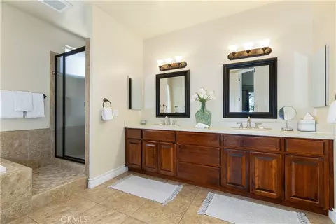 Bath - 669 Red Cloud Rd, Paso Robles, CA 93446 photo 1 of 5