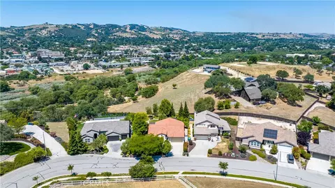 View/Area - 669 Red Cloud Rd, Paso Robles, CA 93446 photo 10 of 11