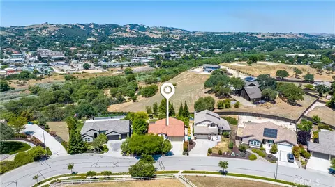 View/Area - 669 Red Cloud Rd, Paso Robles, CA 93446 photo 4 of 11