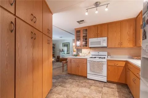 Kitchen - 337 Lark Dr, Paso Robles, CA 93446 photo 2 of 2