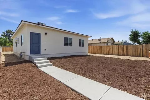 10913 San Fernando St, Lamont, CA 93241
