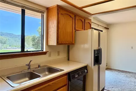 Kitchen - 4755 Egret Ln, Paso Robles, CA 93446 photo 3 of 4
