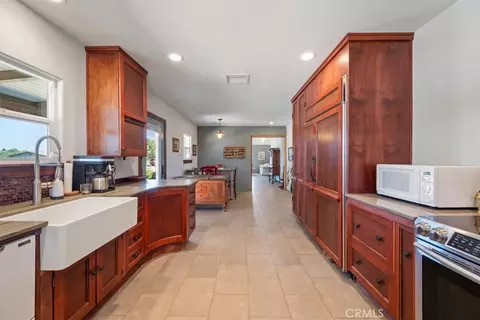 Kitchen - 7865 Airport, Paso Robles, CA 93446 photo 3 of 7