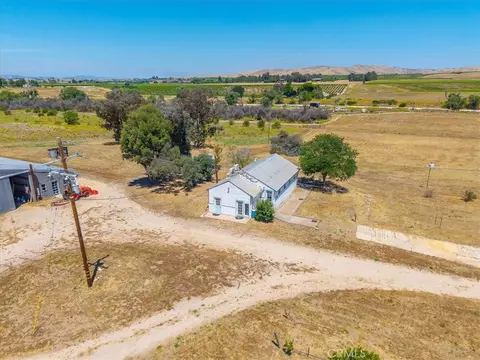 View/Area - 7865 Airport, Paso Robles, CA 93446 photo 8 of 9