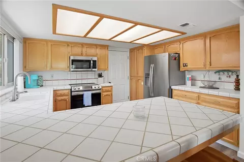 Kitchen - 2515 Shoreline, Bradley, CA 93426 photo 2 of 3