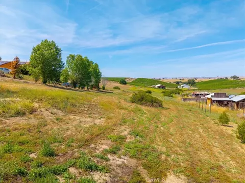 8035 Plane View Pl, Paso Robles, CA 93446 photo 3