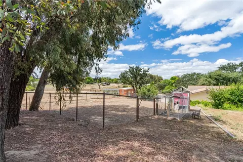 Exterior - 6825 Chardonnay, Paso Robles, CA 93446 photo 6 of 8