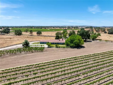 5275 Camp 8 Rd, Paso Robles, CA 93446