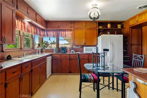 Kitchen - 5275 Camp 8 Rd, Paso Robles, CA 93446 photo 2 of 7