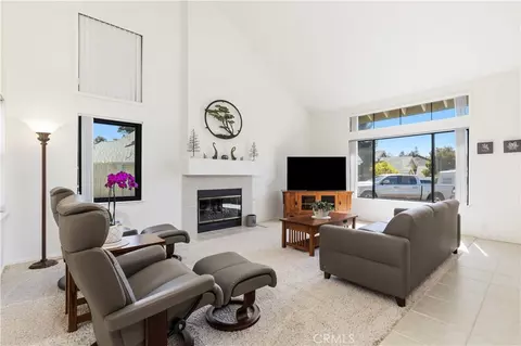 Living - 940 Moody Ct, Paso Robles, CA 93446 photo 1 of 7
