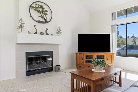 Living - 940 Moody Ct, Paso Robles, CA 93446 photo 2 of 7