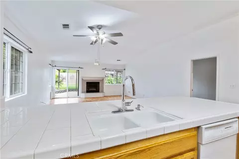 Living - 503 Turtle Crk, Paso Robles, CA 93446 photo 4 of 8