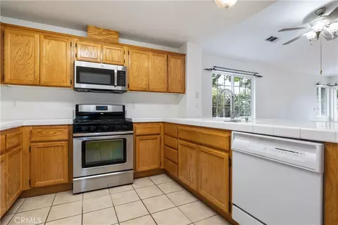 Kitchen - 503 Turtle Crk, Paso Robles, CA 93446 photo 3 of 3