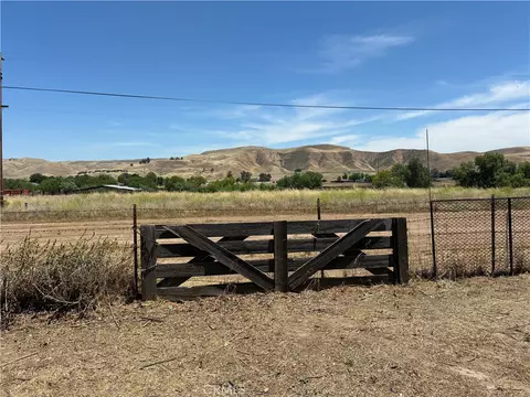 Exterior - 370 Cholame St, Shandon, CA 93461 photo 7 of 9