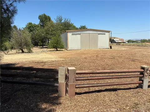 Exterior - 370 Cholame St, Shandon, CA 93461 photo 5 of 9