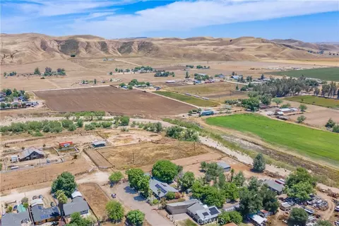 View/Area - 370 Cholame St, Shandon, CA 93461 photo 8 of 11