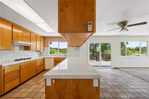 Kitchen - 335 Phillips, Templeton, CA 93465 photo 3 of 4