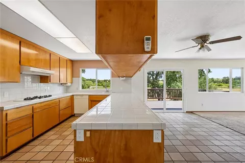 Kitchen - 335 Phillips, Templeton, CA 93465 photo 3 of 4