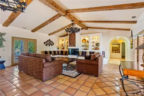 Living - 7568 Creston, Paso Robles, CA 93446 photo 4 of 5