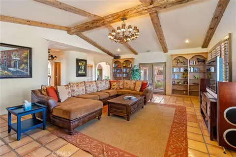 Living - 7568 Creston, Paso Robles, CA 93446 photo 2 of 5