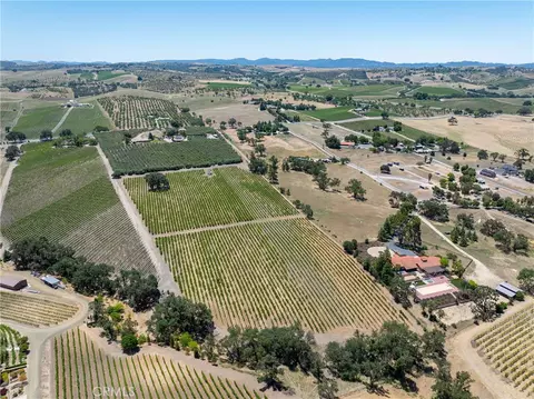 175 White Hawk, Templeton, CA 93465 photo 6
