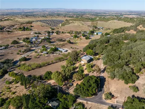View/Area - 1745 Adelaida, Paso Robles, CA 93446 photo 3 of 8