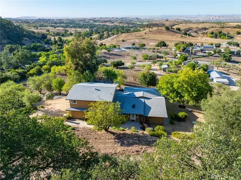 View/Area - 1745 Adelaida, Paso Robles, CA 93446 photo 2 of 8