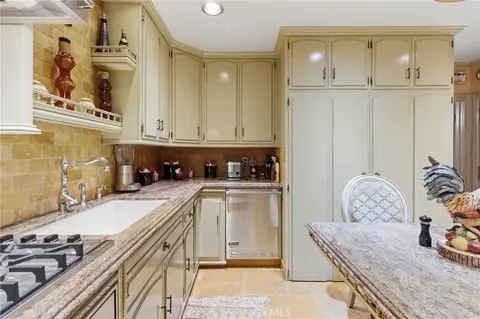 Kitchen - 3750 Blanche St, Pasadena, CA 91107 photo 6 of 8