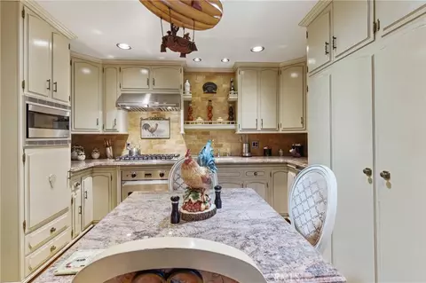 Kitchen - 3750 Blanche St, Pasadena, CA 91107 photo 1 of 8