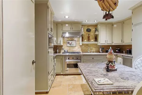 Kitchen - 3750 Blanche St, Pasadena, CA 91107 photo 5 of 8