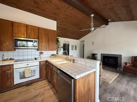 Kitchen - 4935 Vida Ave, Atascadero, CA 93422 photo 2 of 2