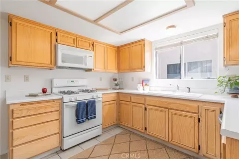 Kitchen - 927 Saint Ann Dr, Paso Robles, CA 93446 photo 2 of 2