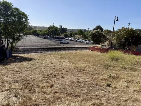 2114 Pine, Paso Robles, CA 93446 photo 2