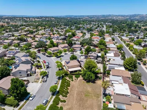 View/Area - 2306 Latigo Ct, Paso Robles, CA 93446 photo 3 of 6