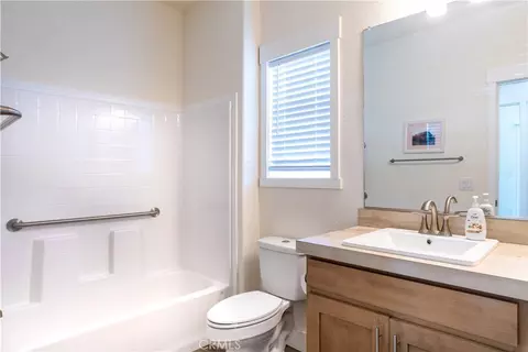 Bath - 391 Lark Dr, Paso Robles, CA 93446 photo 3 of 3