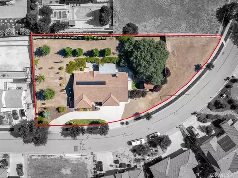 676 Red Cloud, Paso Robles, CA 93446 photo 2