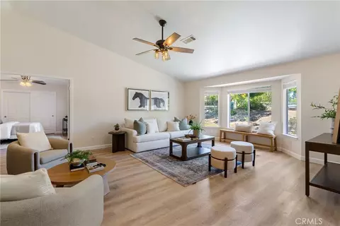 Living - 164 Helgren Ct, Templeton, CA 93465 photo 2 of 3