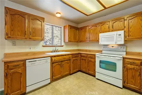 Kitchen - 7950 San Clemente, Atascadero, CA 93422 photo 2 of 2